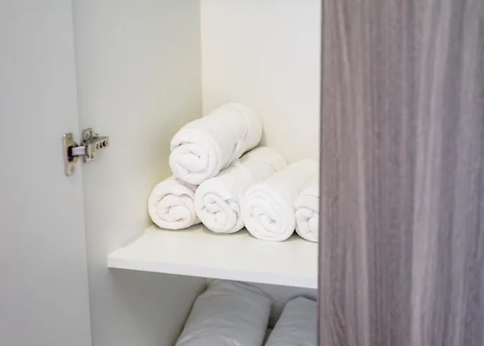 Apartamento Modern 1br In Bgc Mckinley With 1gbps Wifi Pool Gym Manila