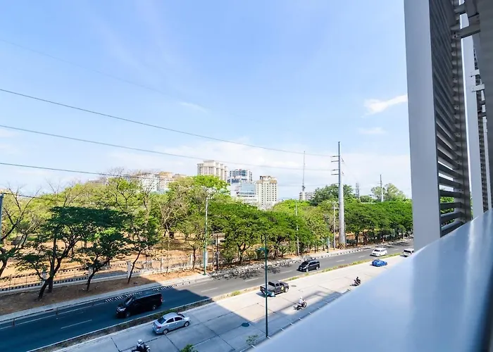 Modern 1br In Bgc Mckinley With 1gbps Wifi Pool Gym Manila