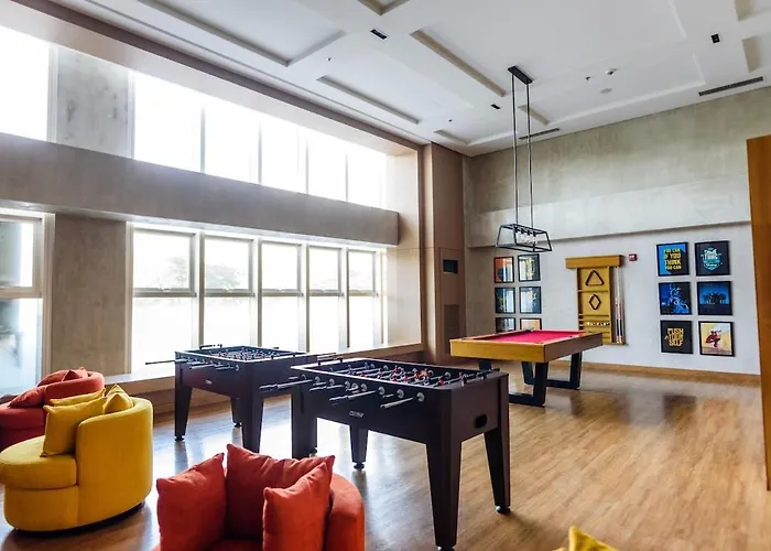 Modern 1br In Bgc Mckinley With 1gbps Wifi Pool Gym