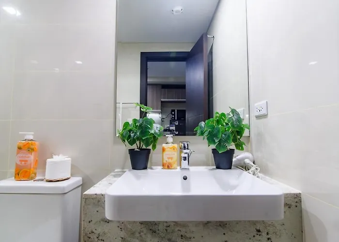Modern 1br In Bgc Mckinley With 1gbps Wifi Pool Gym *