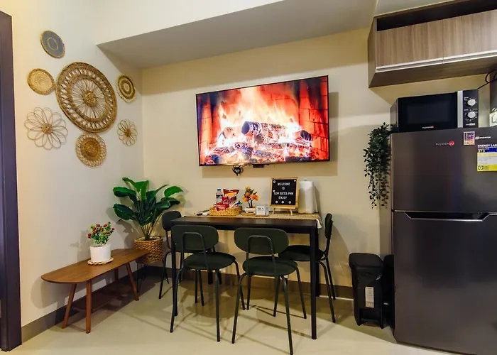 Modern 1br In Bgc Mckinley With 1gbps Wifi Pool Gym