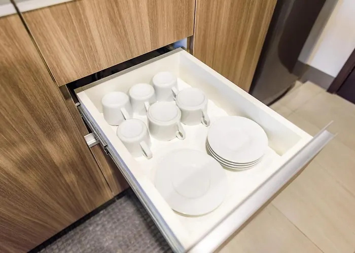 Modern 1br In Bgc Mckinley With 1gbps Wifi Pool Gym